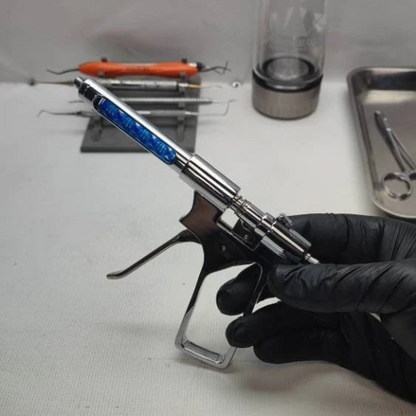 Pistola inyector con dos capsulas intercambiables