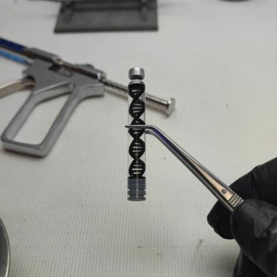 Pistola inyector con dos capsulas intercambiables